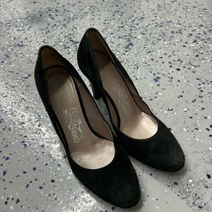 Black suede SALVATORE FERRAGAMO pumps